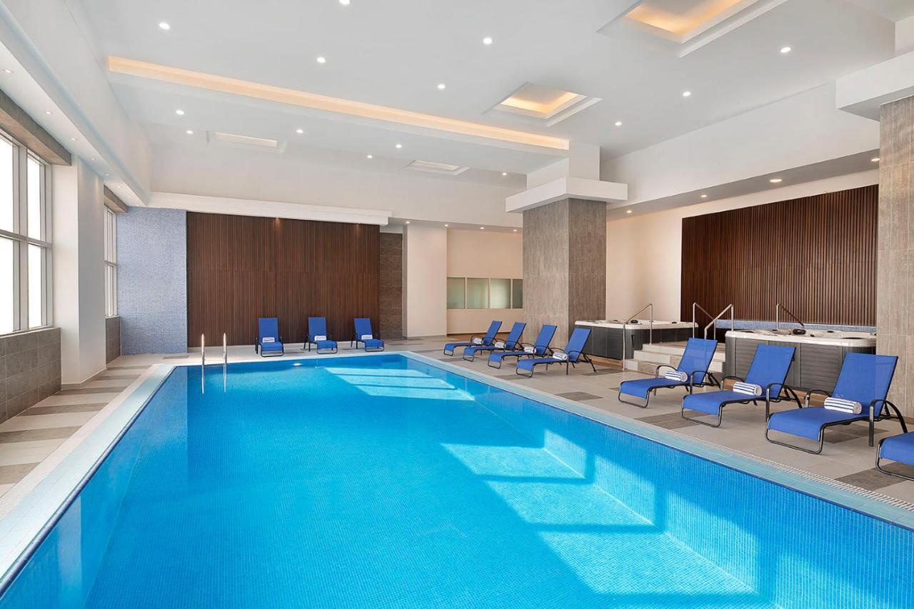 Hotel Voco Al Khobar By Ihg Zewnętrze zdjęcie Indoor pool