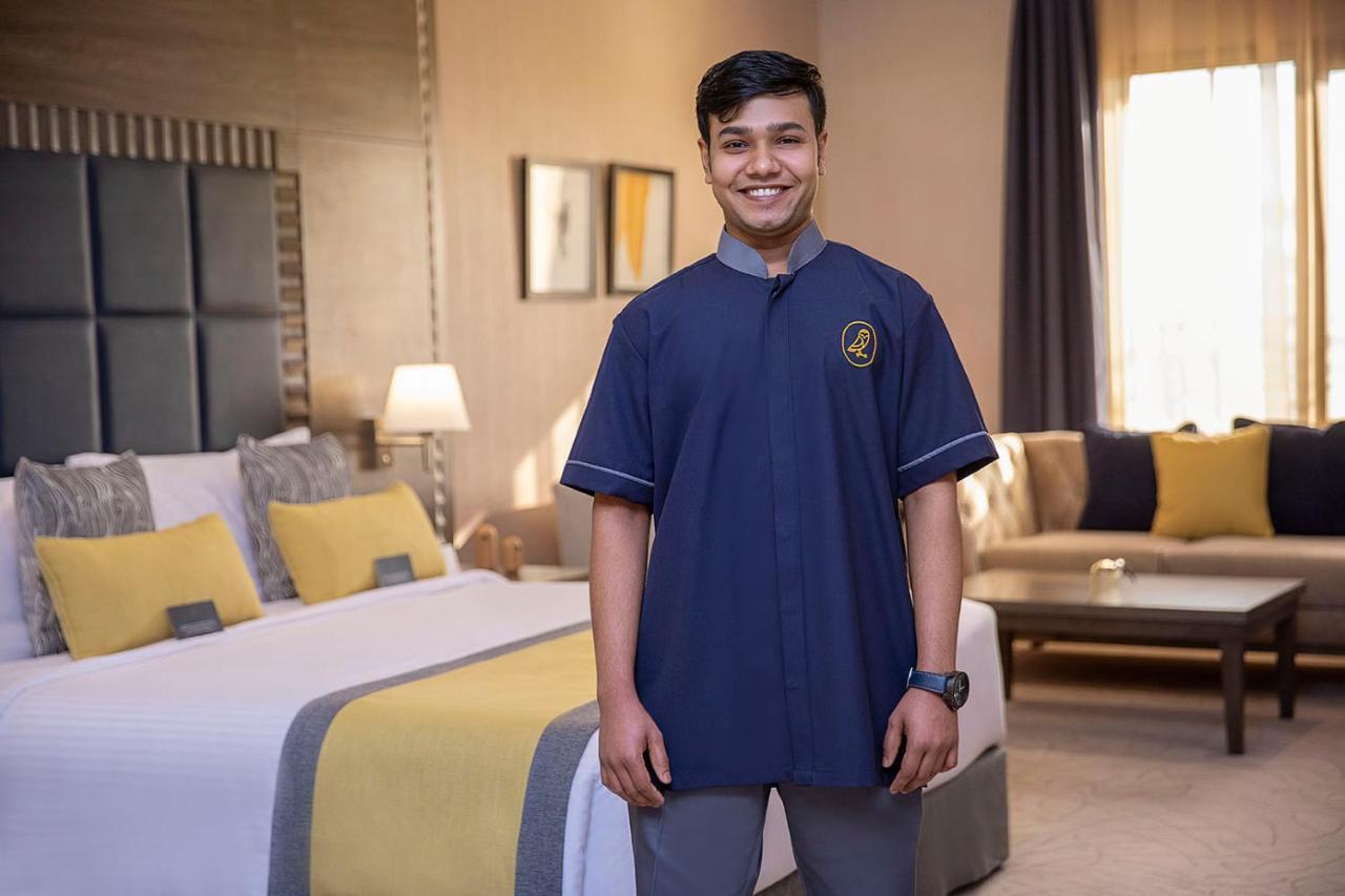 Hotel Voco Al Khobar By Ihg Zewnętrze zdjęcie A houseboy in a hotel