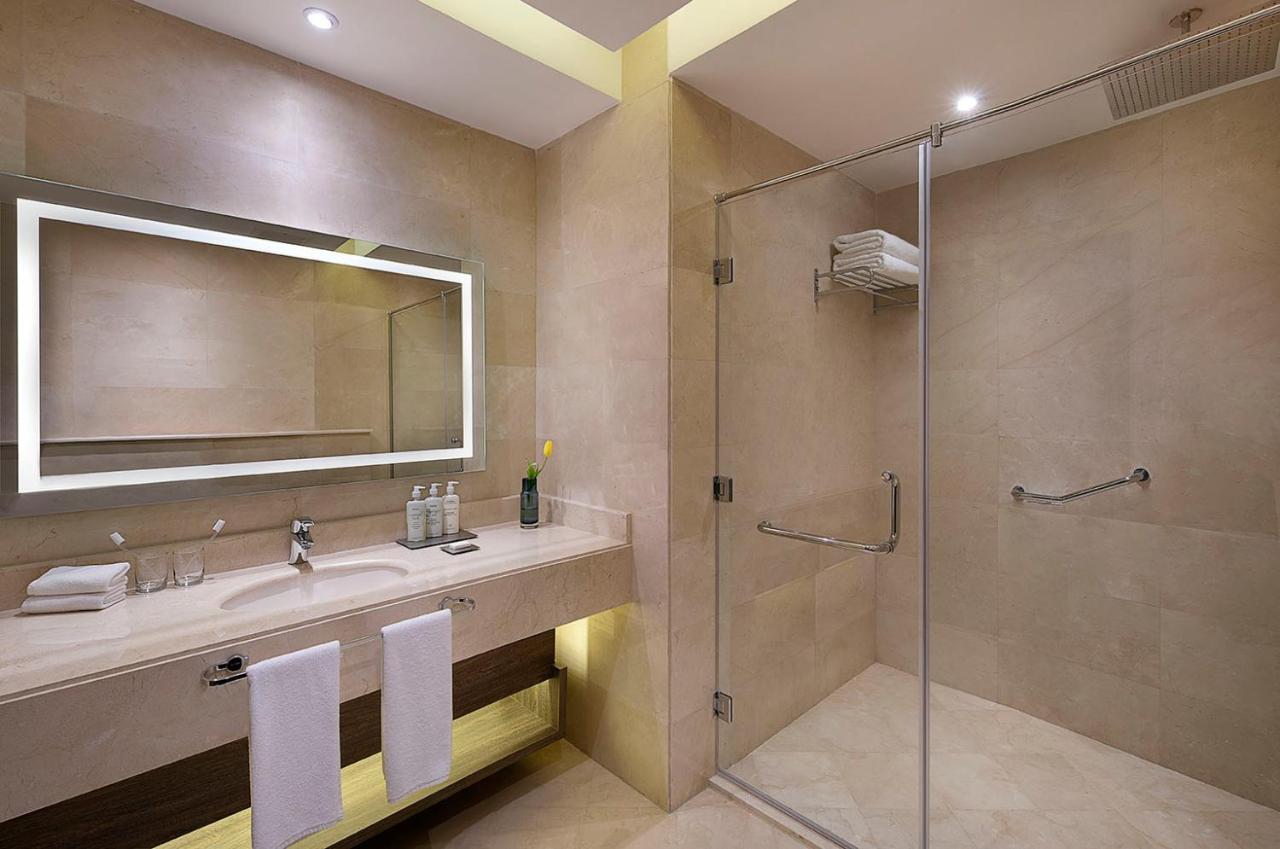 Hotel Voco Al Khobar By Ihg Zewnętrze zdjęcie A bathroom at the hotel